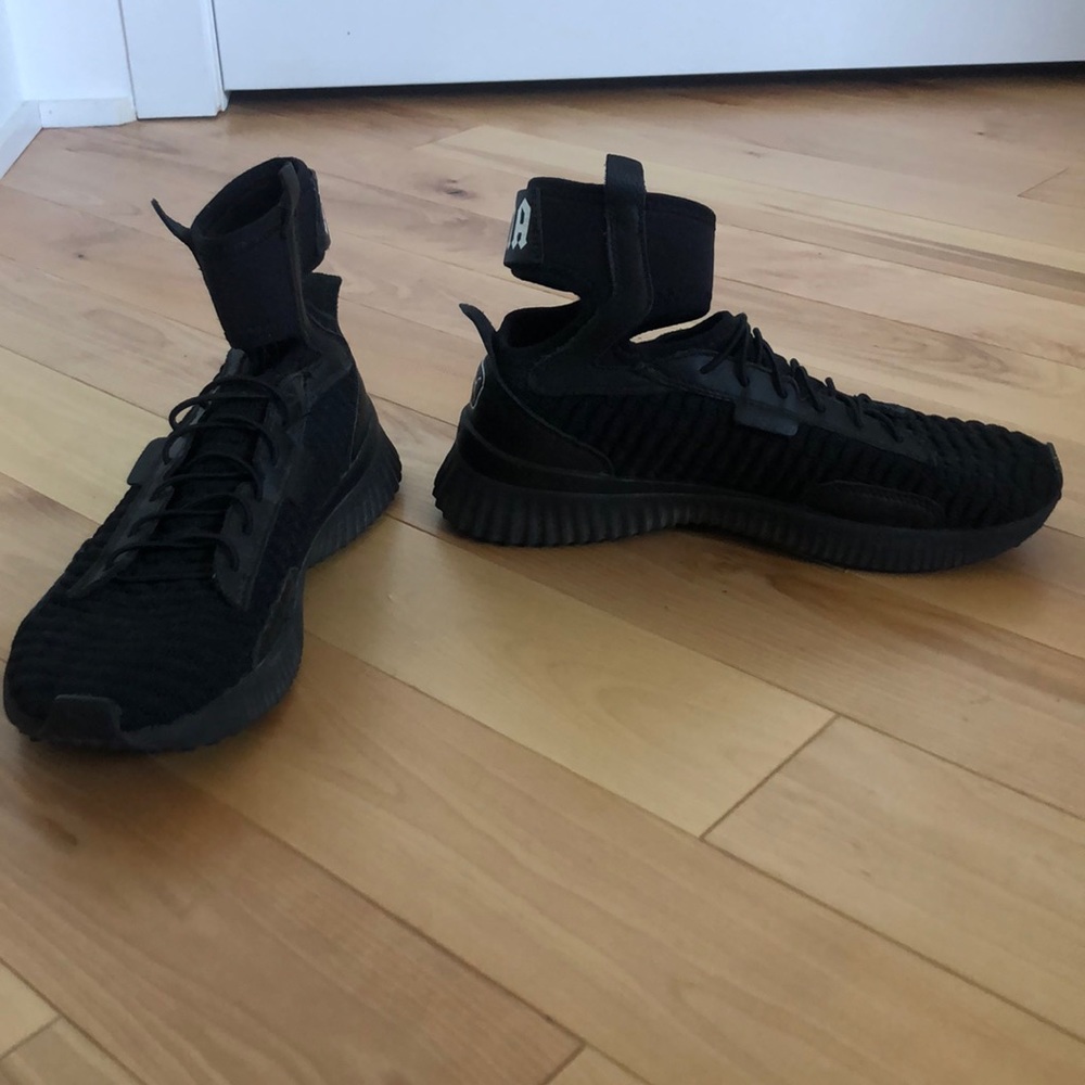barely worn pumas fenty by rihanna